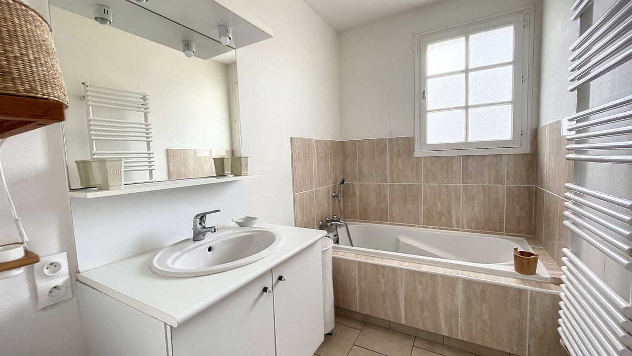 Photo of Bathroom in Saint-Pair-sur-Mer