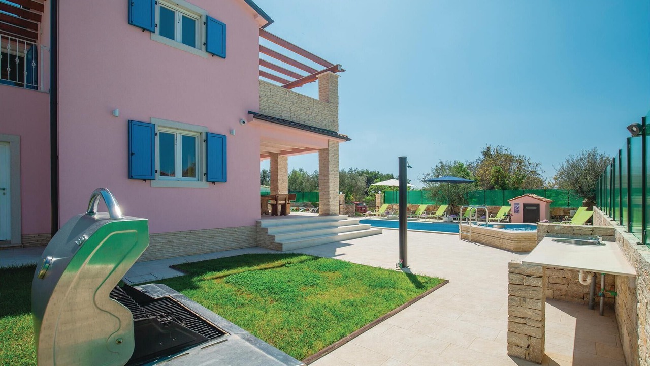 Photo of Outdoor in Peroj