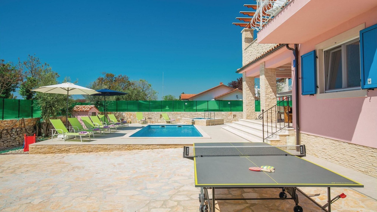 Photo of Outdoor in Peroj