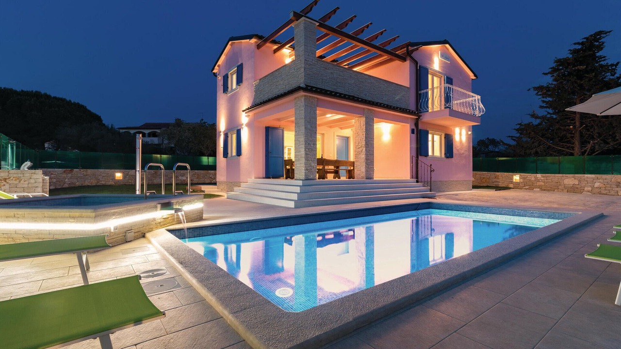 Photo of Outdoor in Peroj