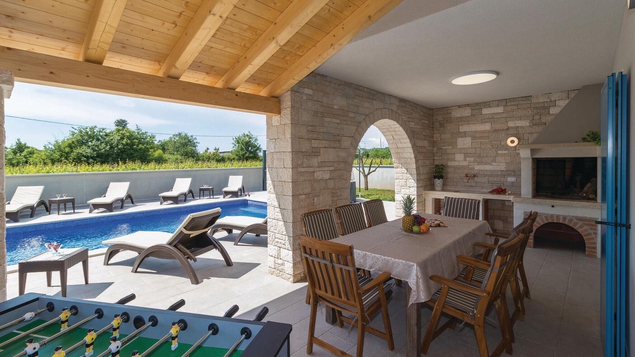 Photo of Patio Balcony in Loborika