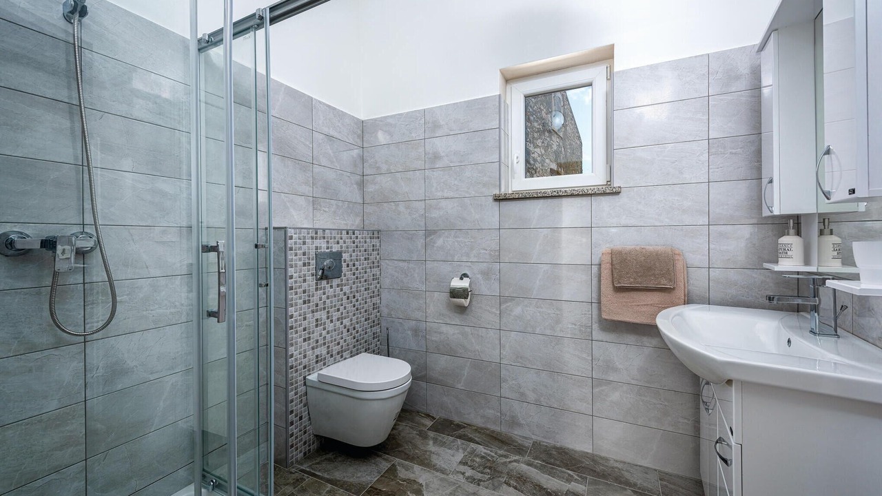 Photo of Bathroom in Plomin