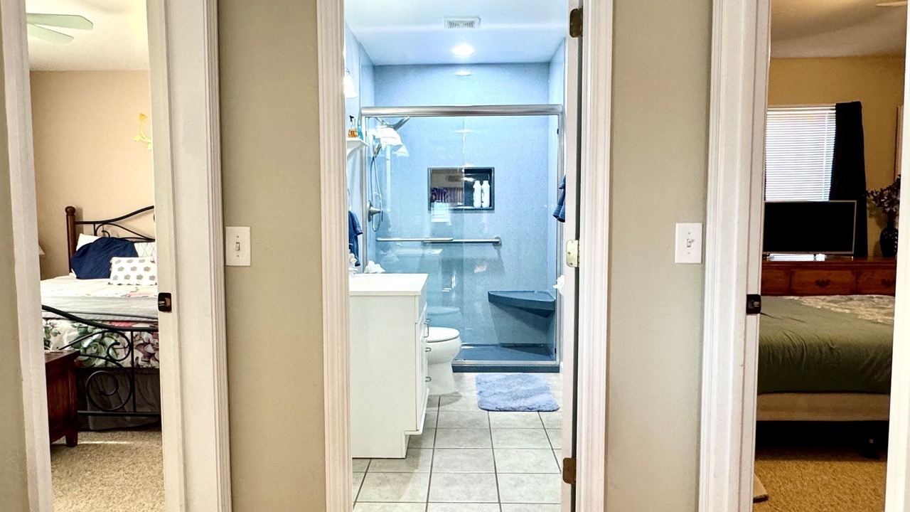 Photo of Bathroom in Sunrise Beach