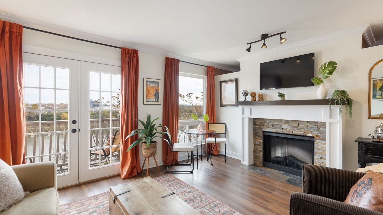 Photo of Livingroom in North Capitol