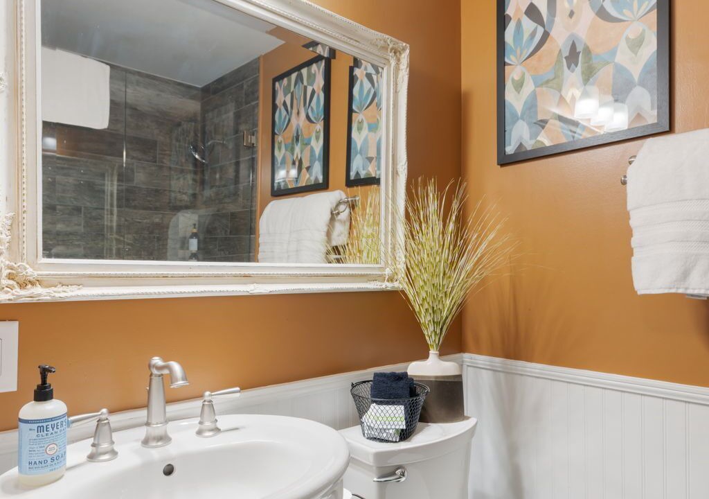 Photo of Bathroom in North Capitol