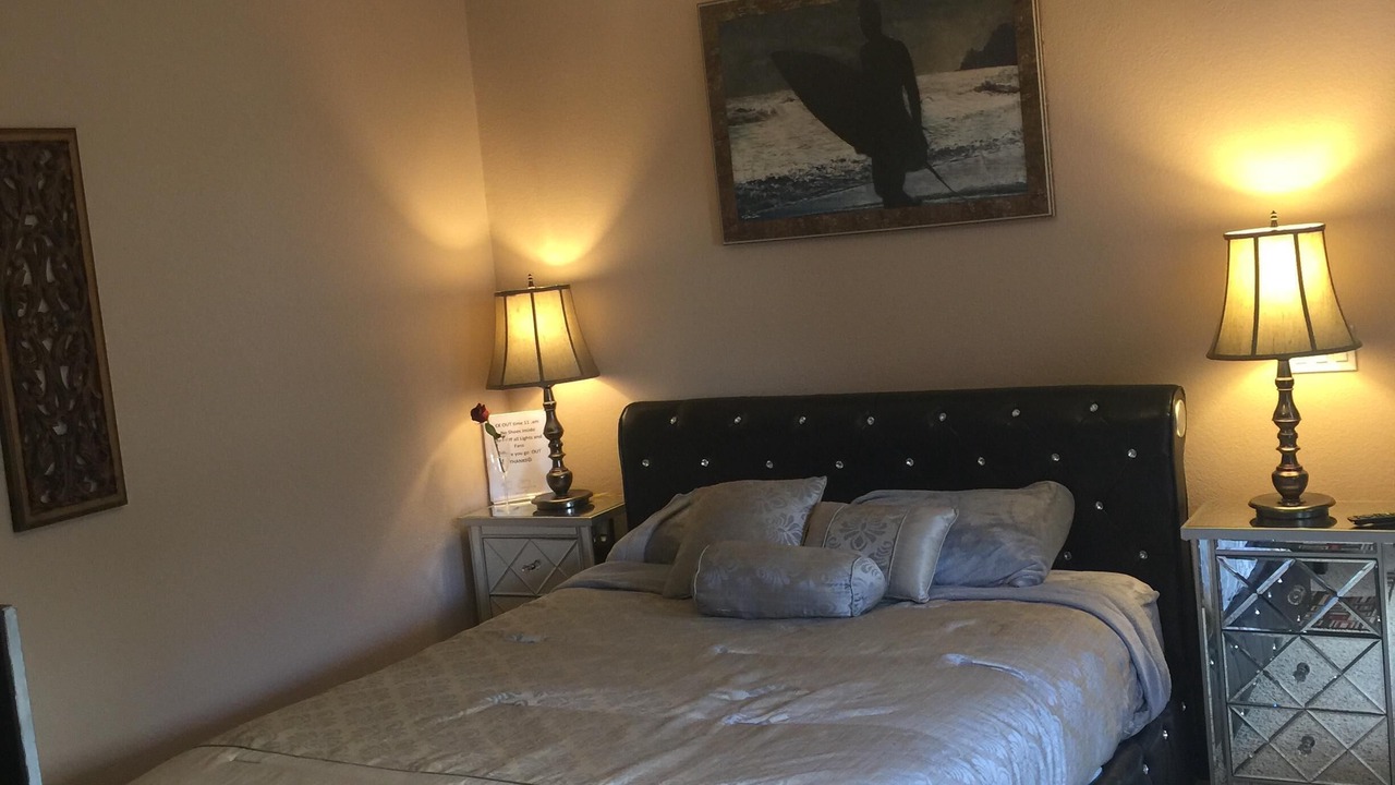 Photo of Bedroom in Hood