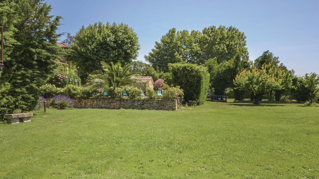 Photo of Others in Caderousse