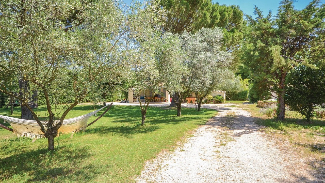 Photo of Others in Caderousse