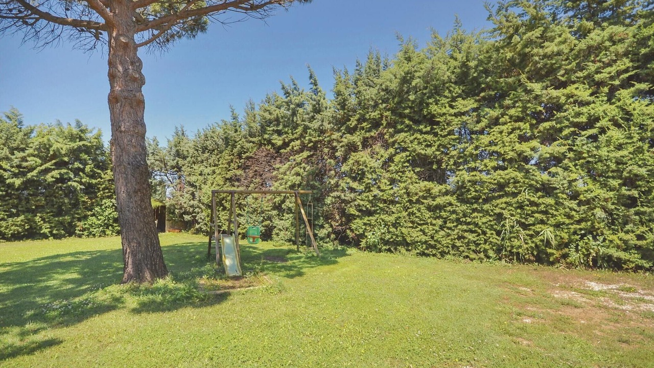 Photo of Others in Caderousse