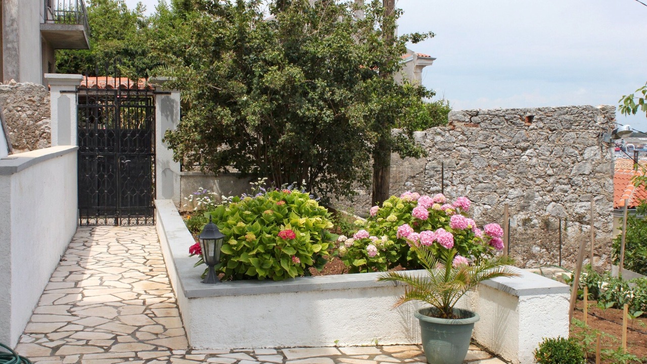 Photo of Outdoor in Cove Murtar