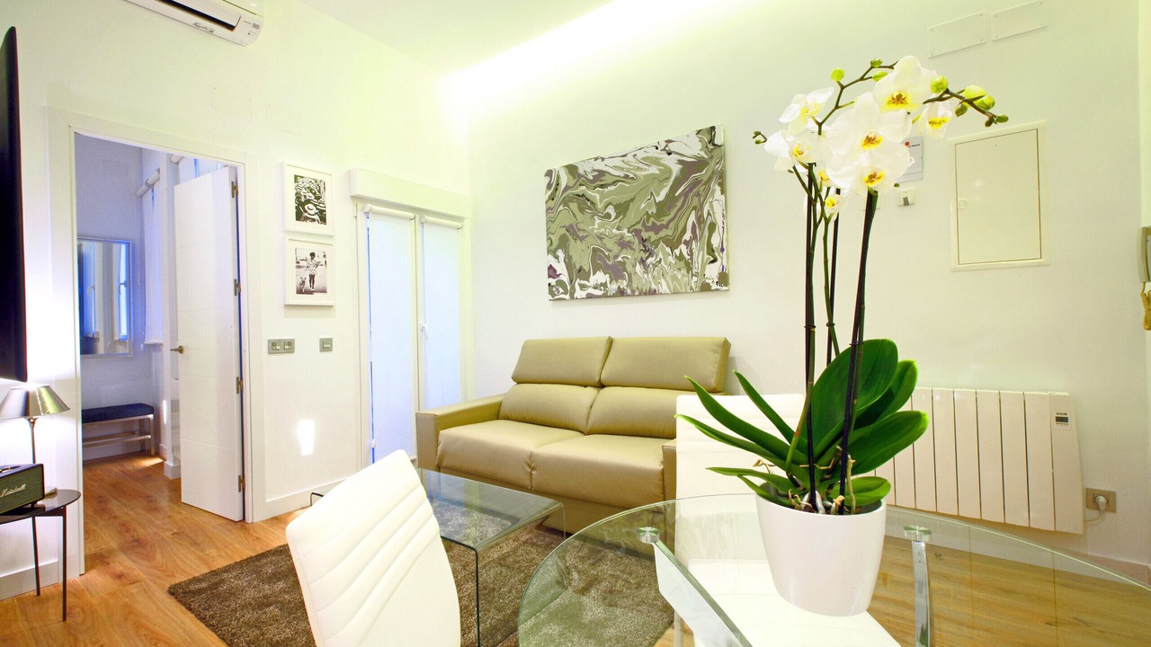 Photo of Livingroom in Golden Triangle of Art