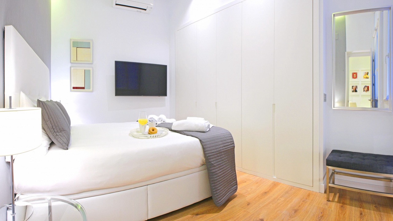 Photo of Bedroom in Golden Triangle of Art