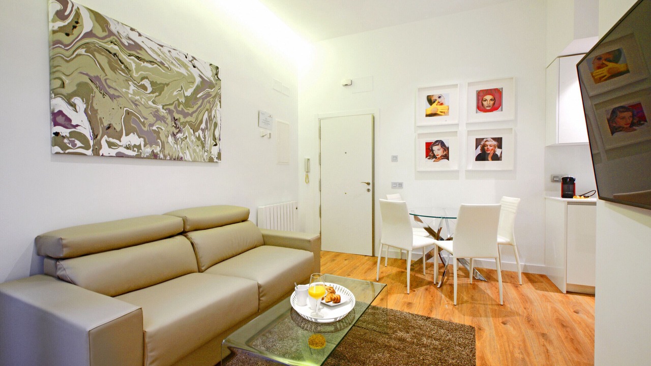 Photo of Livingroom in Golden Triangle of Art