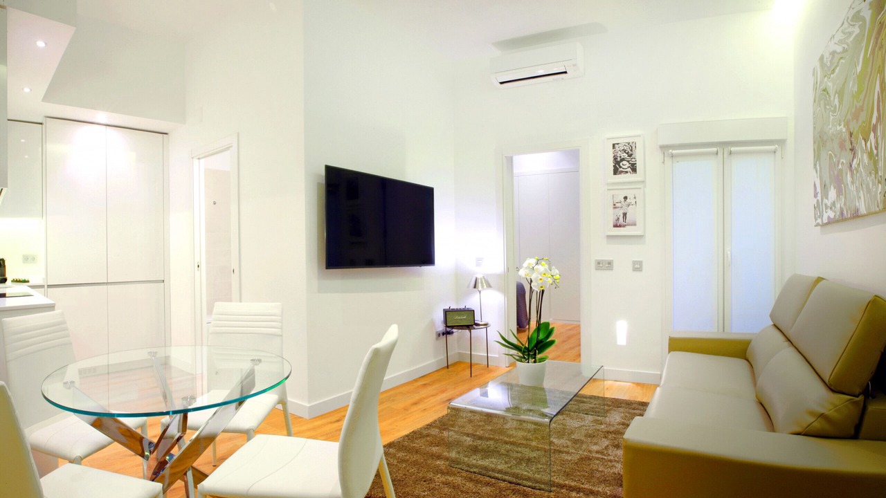 Photo of Livingroom in Golden Triangle of Art