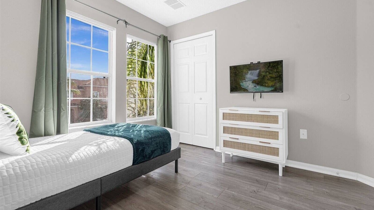 Photo of Bedroom in Bay Lake