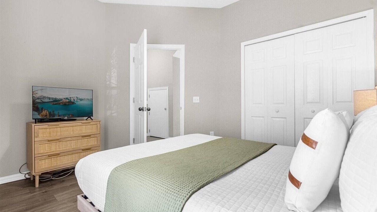 Photo of Bedroom in Bay Lake
