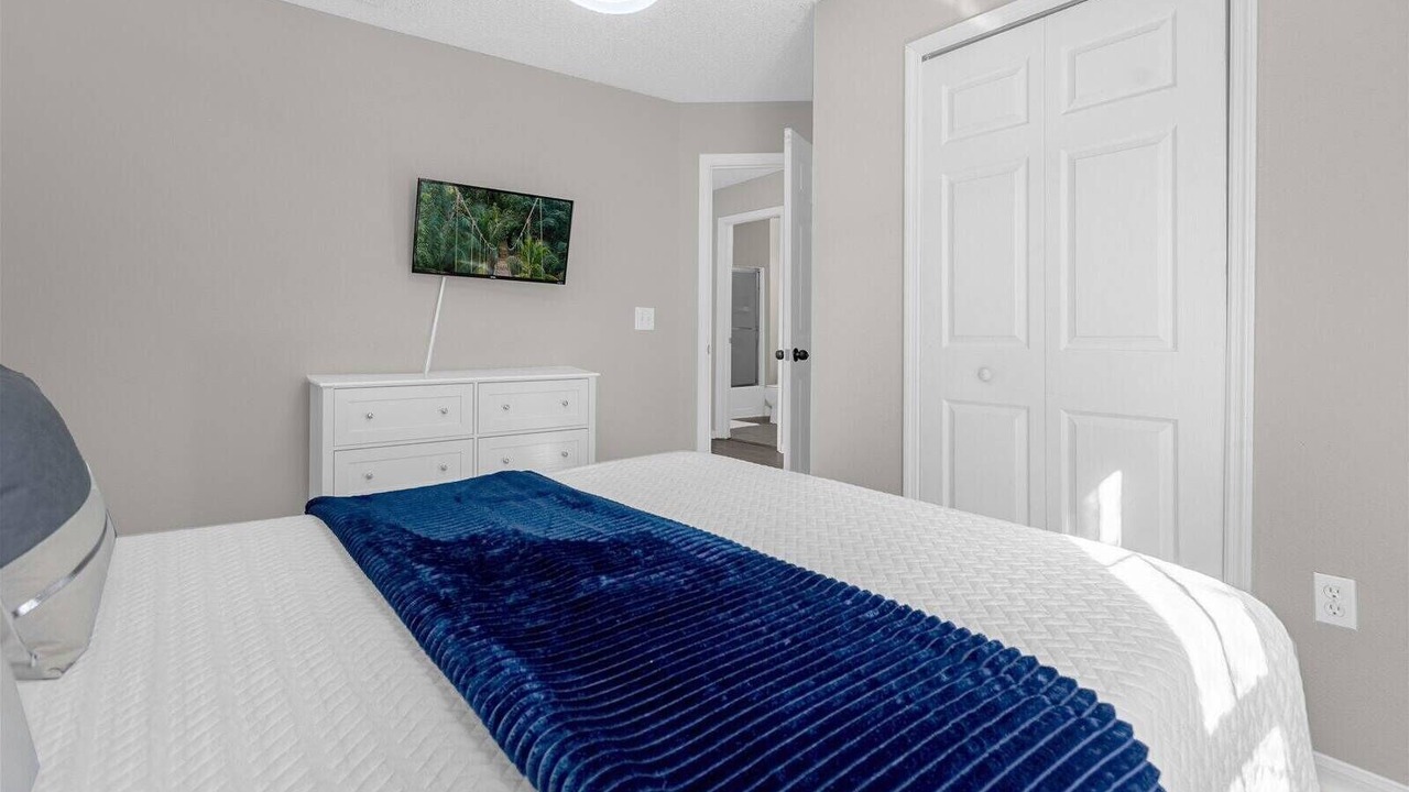 Photo of Bedroom in Bay Lake