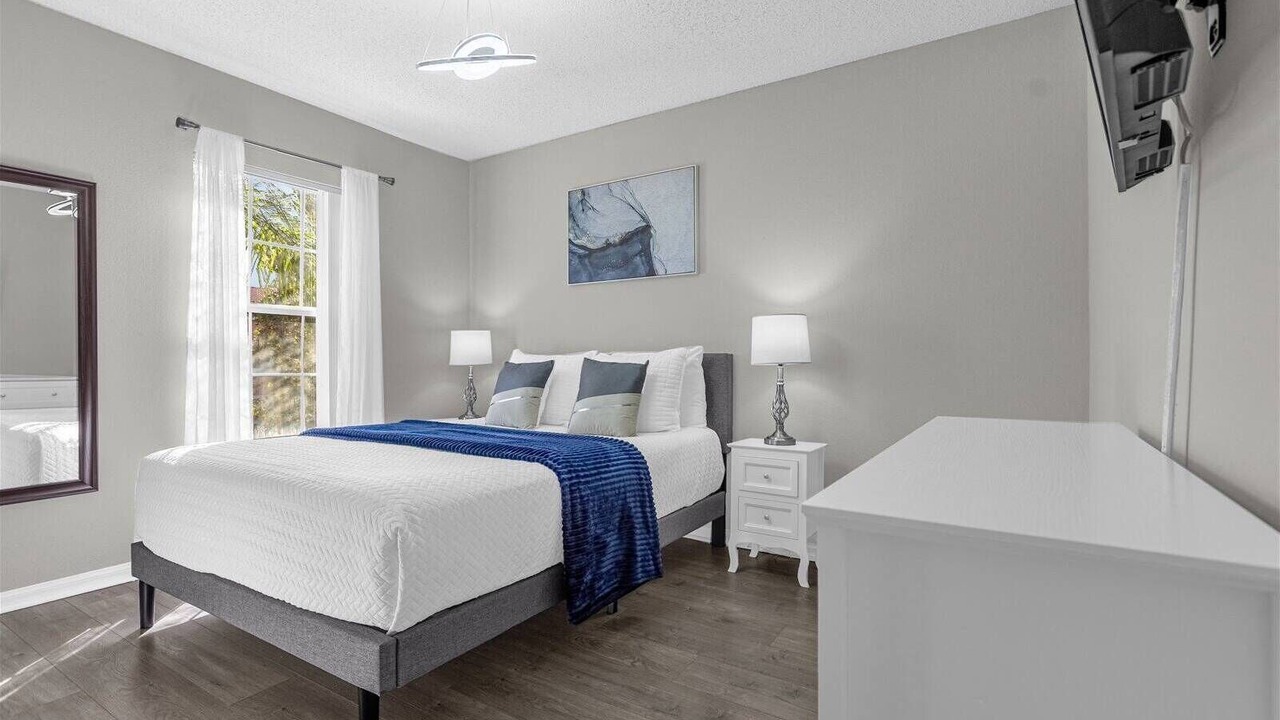 Photo of Bedroom in Bay Lake