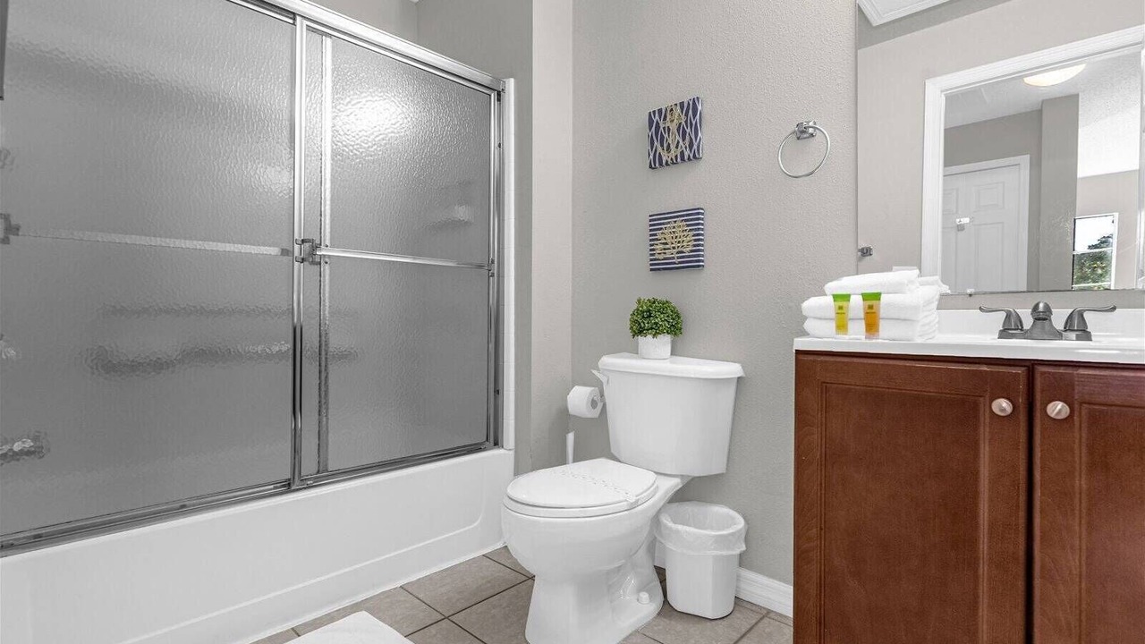 Photo of Bathroom in Bay Lake