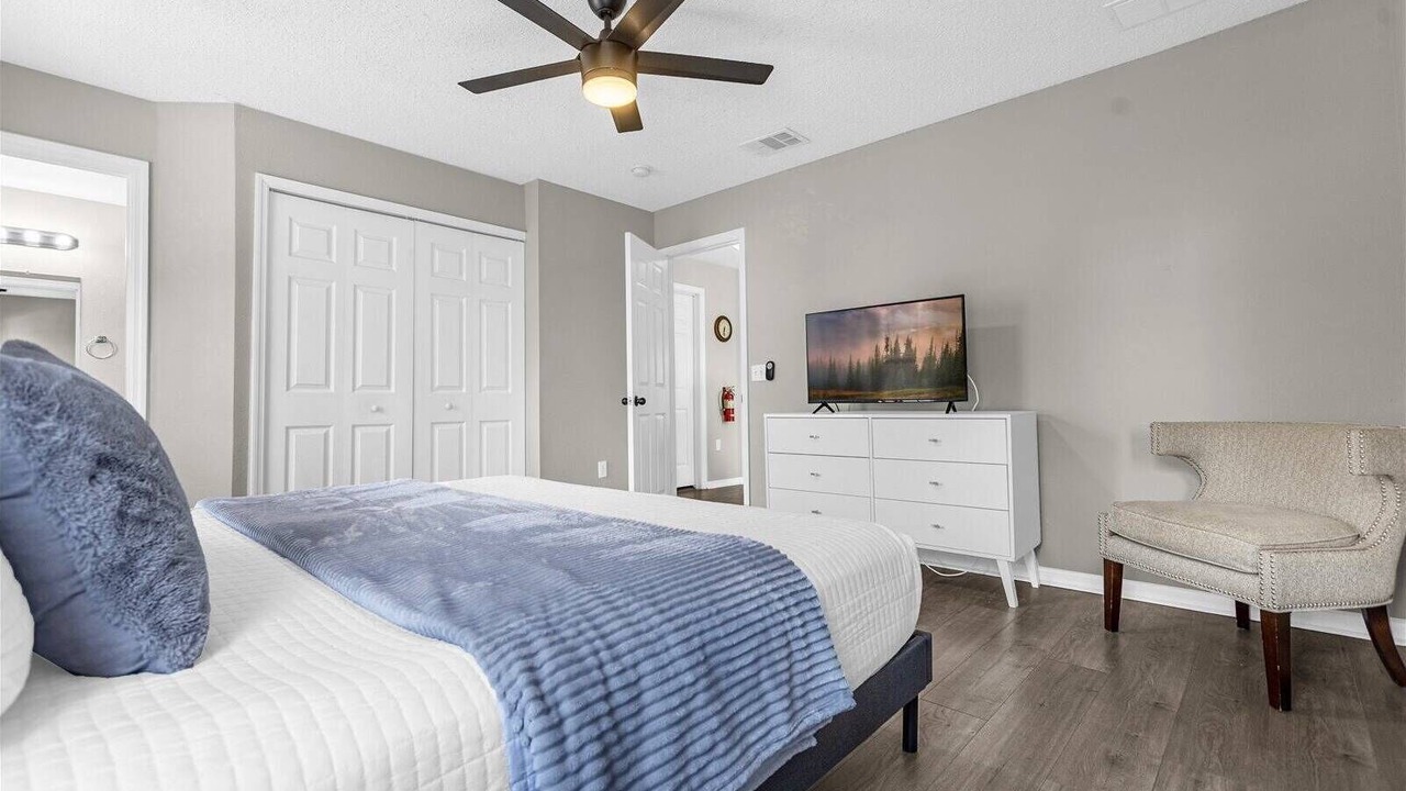 Photo of Bedroom in Bay Lake