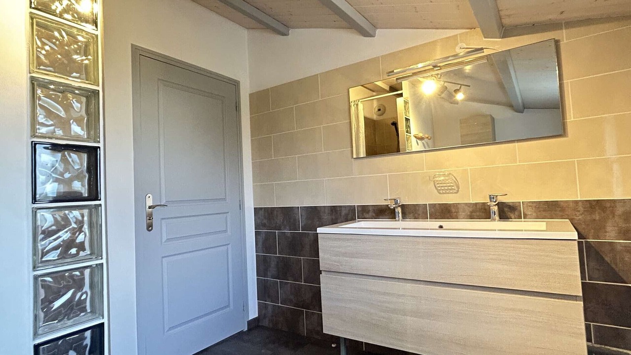 Photo of Bathroom in Barbatre