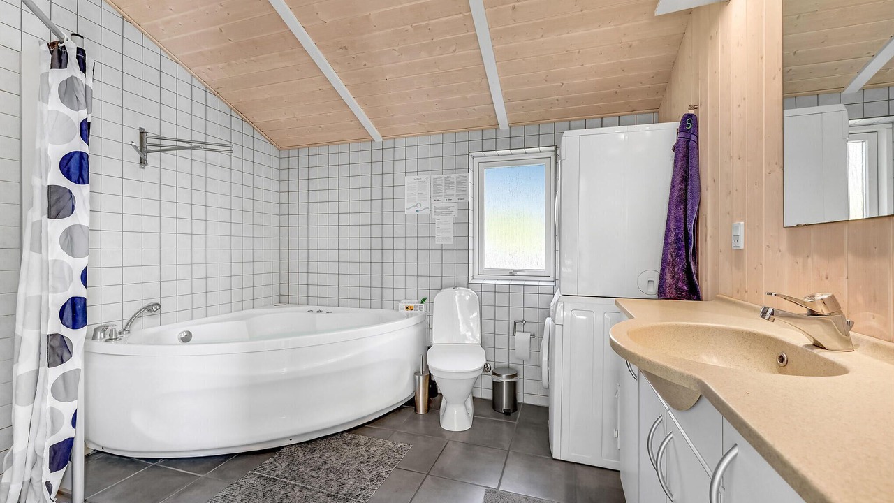 Photo of Bathroom in Hov