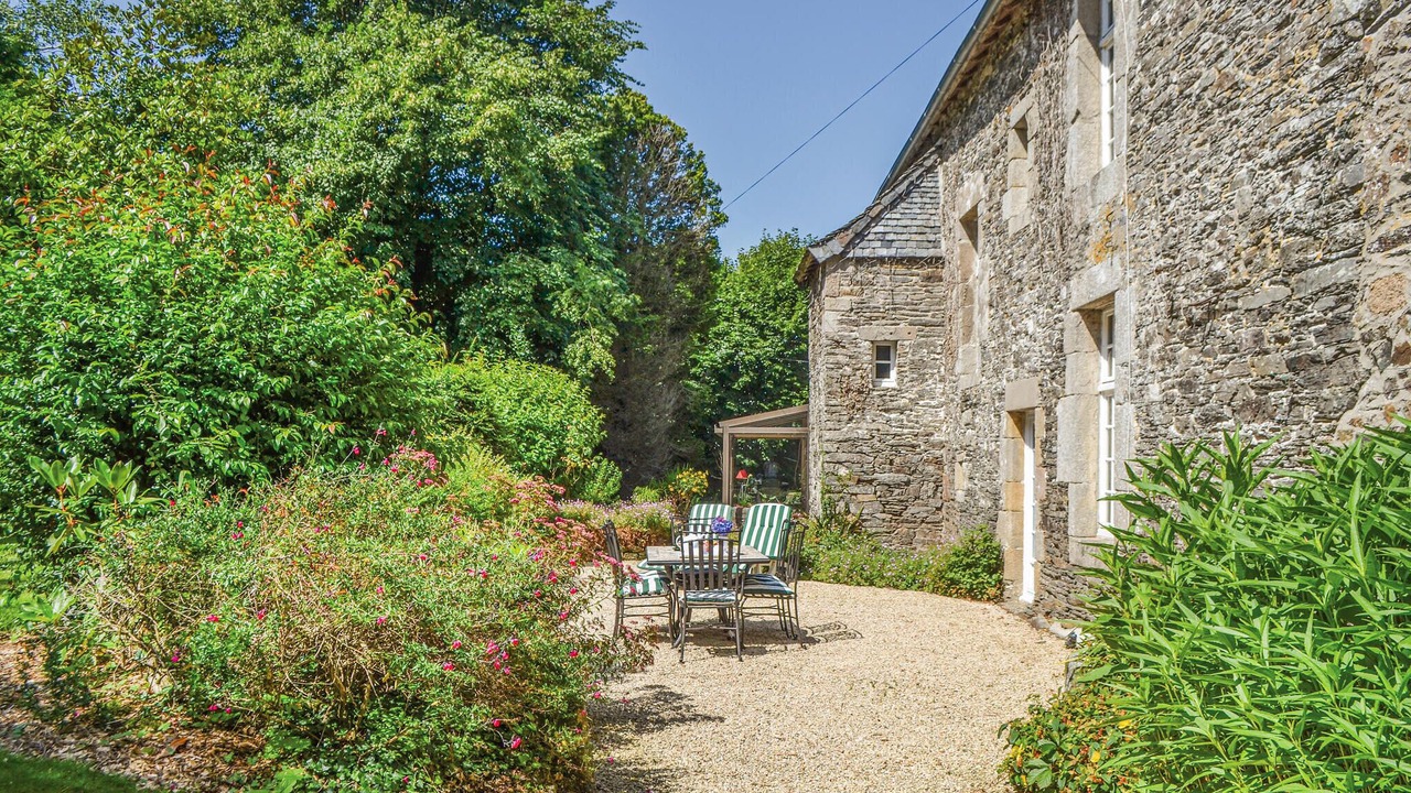 Photo of Others in Taule