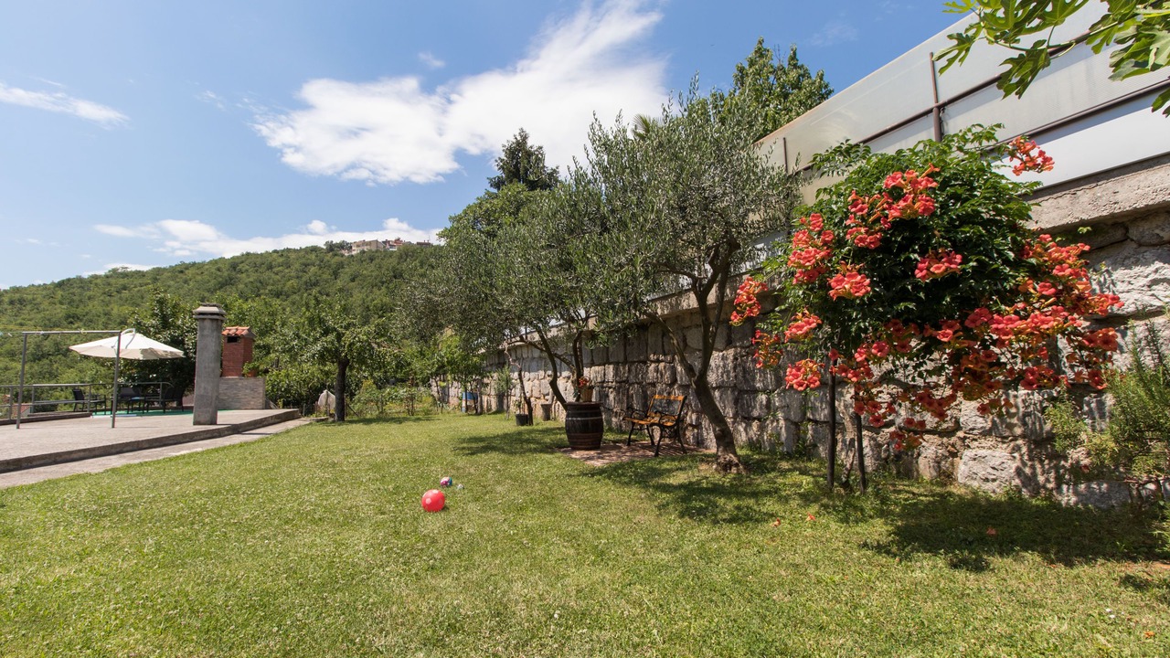 Photo of Outdoor in Pobri