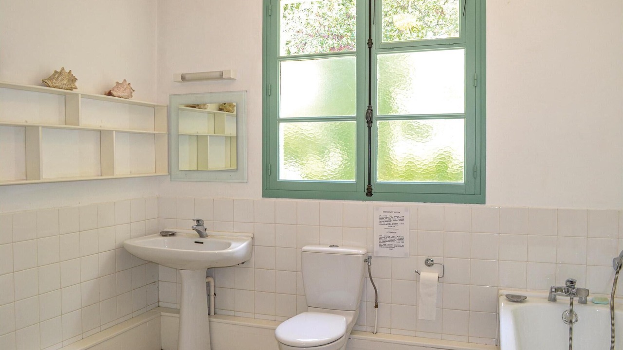 Photo of Bathroom in Durfort-Lacapelette