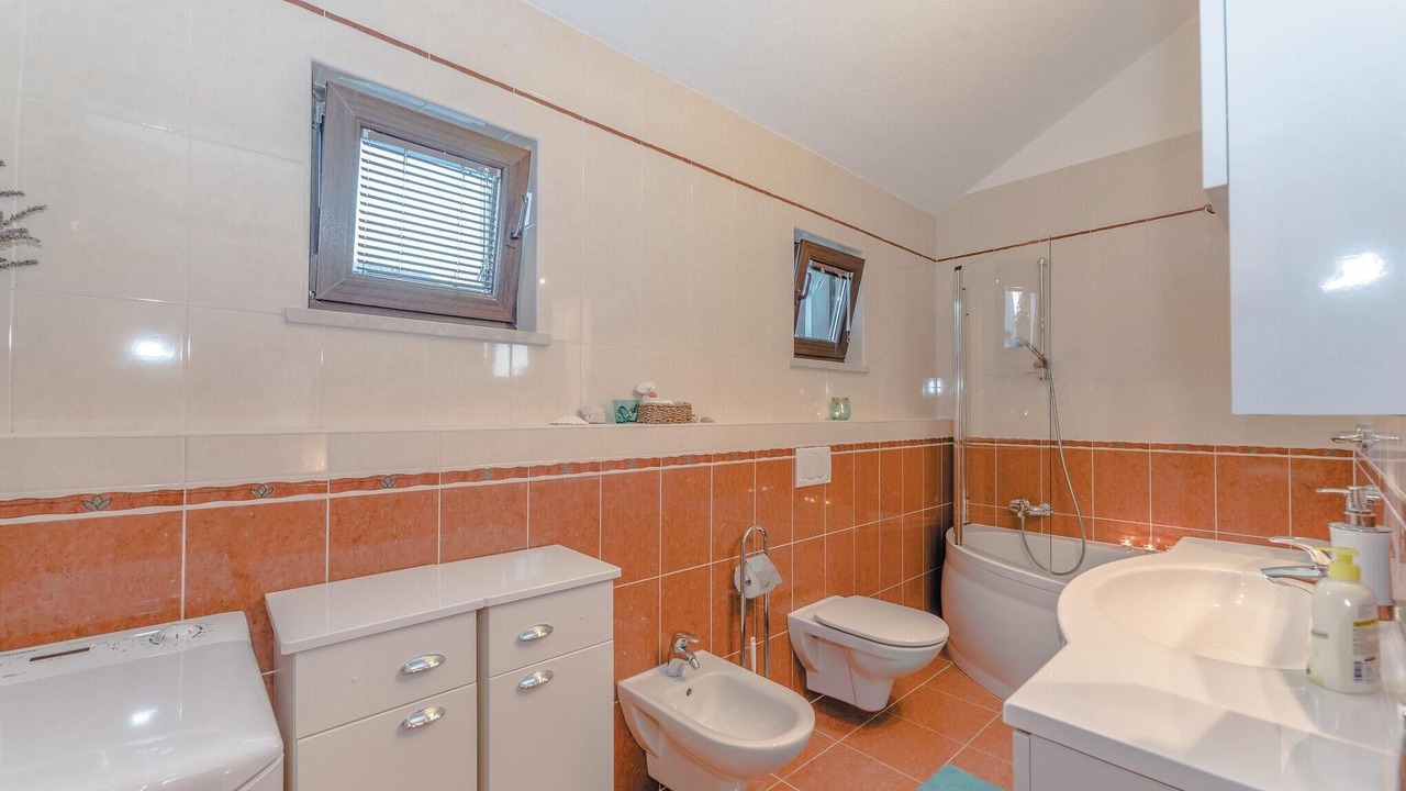 Photo of Bathroom in Kolan