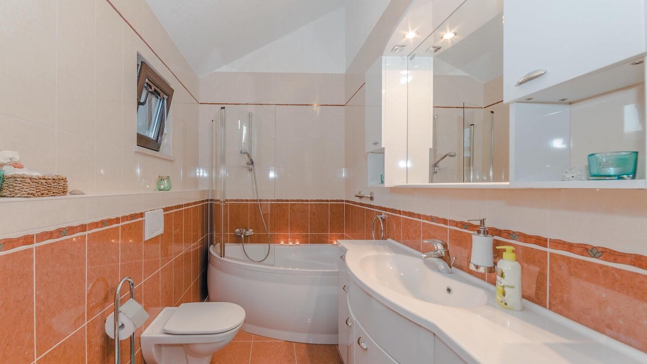 Photo of Bathroom in Kolan