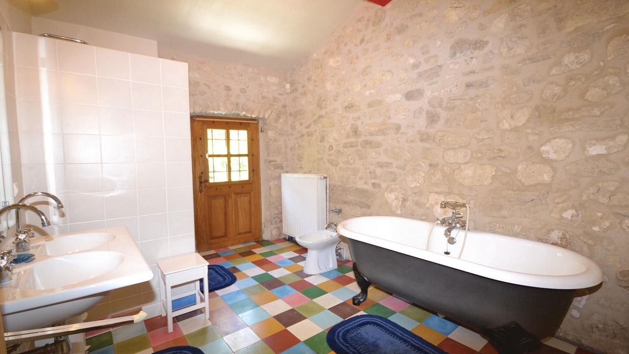 Photo of Bathroom in Roynac