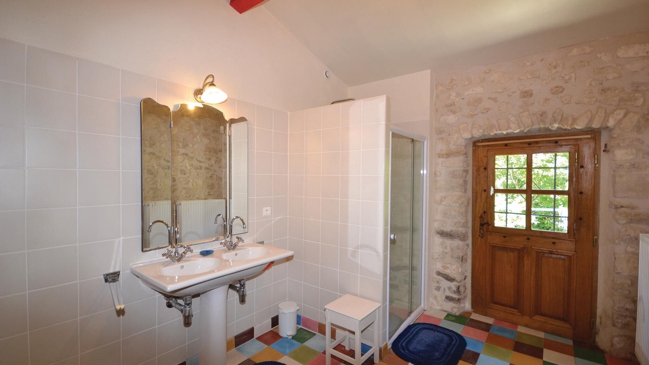 Photo of Bathroom in Roynac