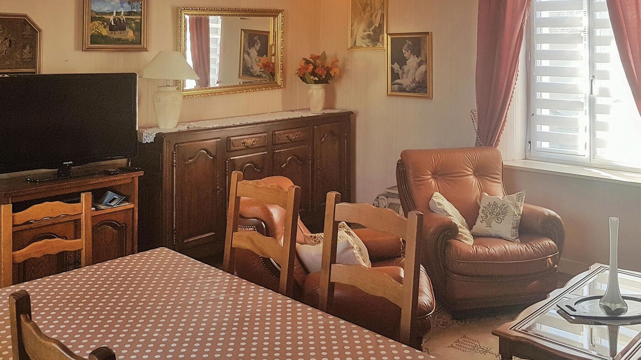 Photo of Bedroom in Plonevez-Porzay