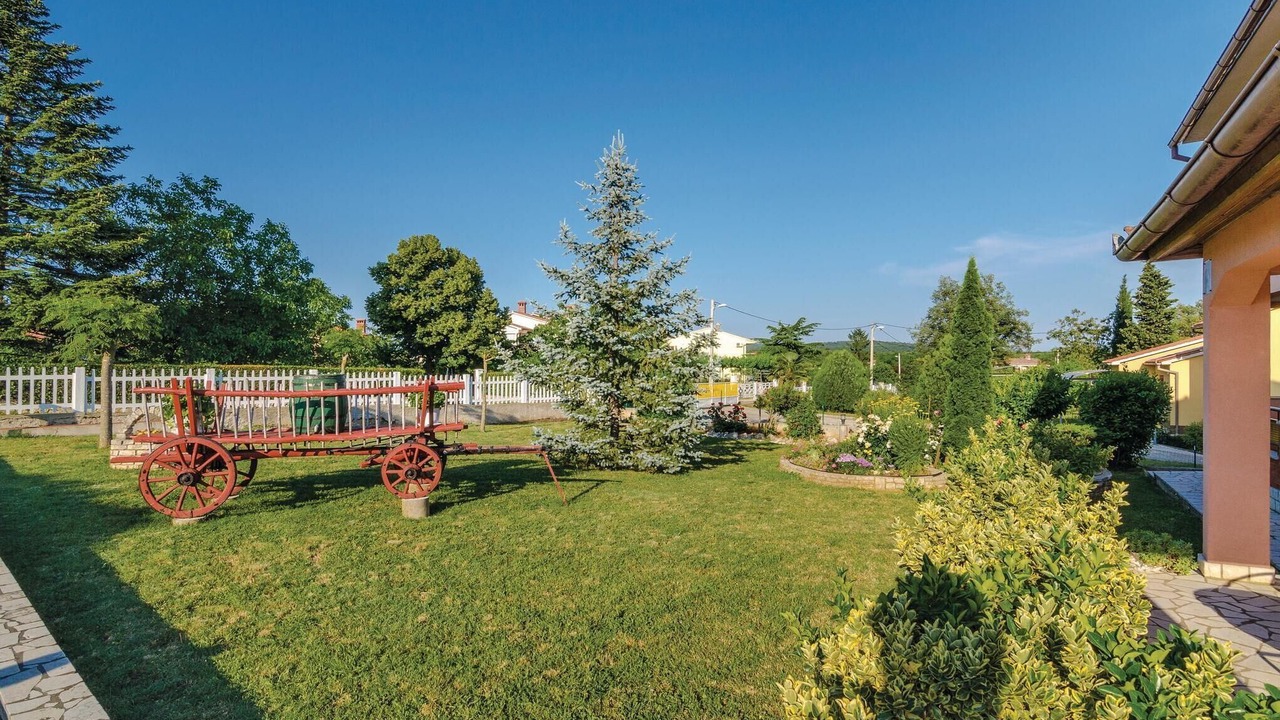 Photo of Outdoor in Vinez