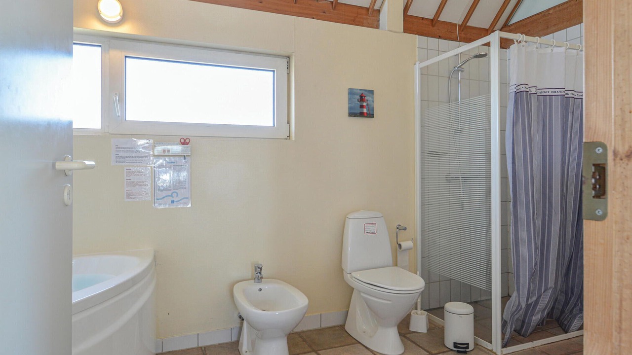 Photo of Bathroom in Lokken