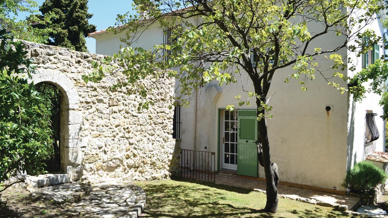 Photo of Others in Cabris