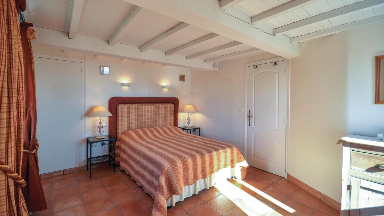 Photo of Others in Cabris