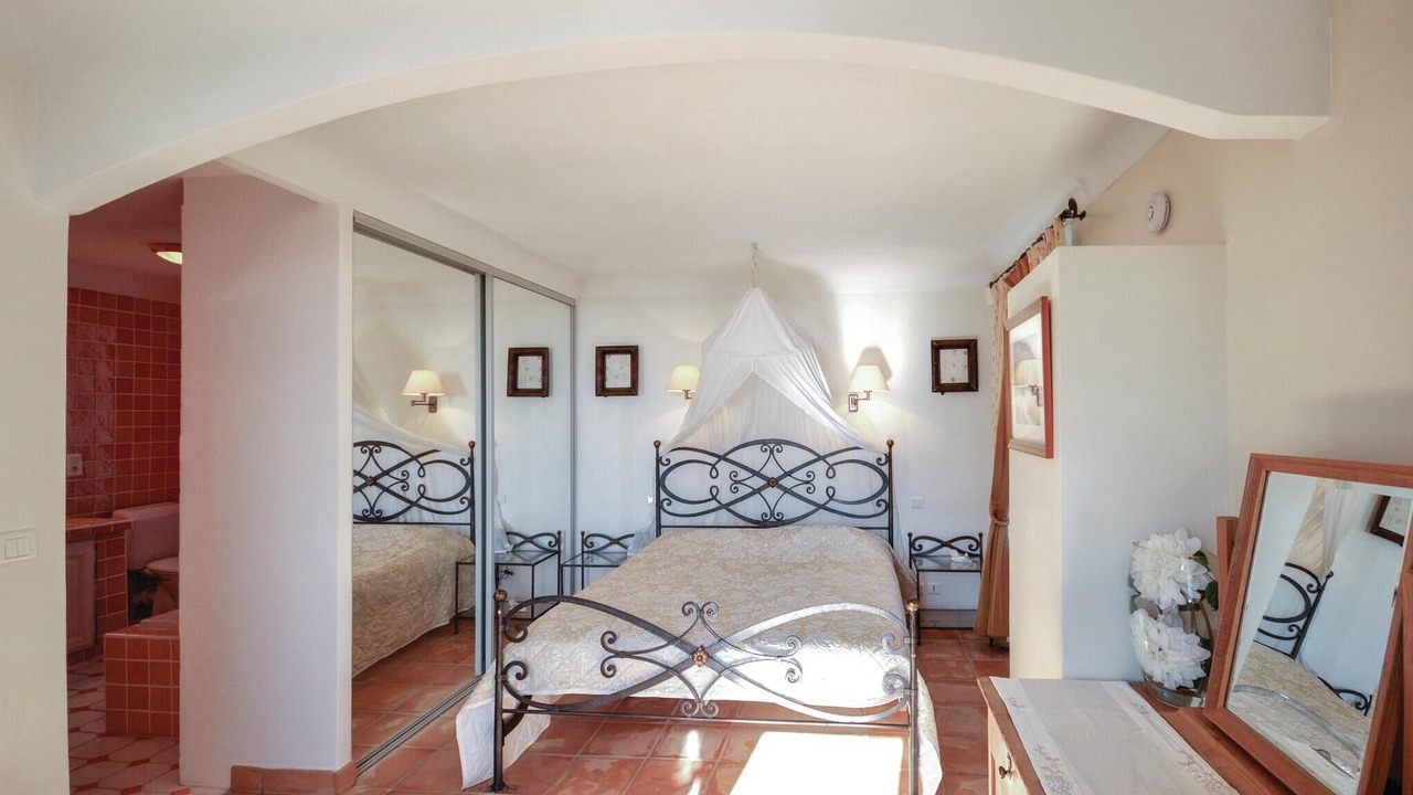 Photo of Others in Cabris