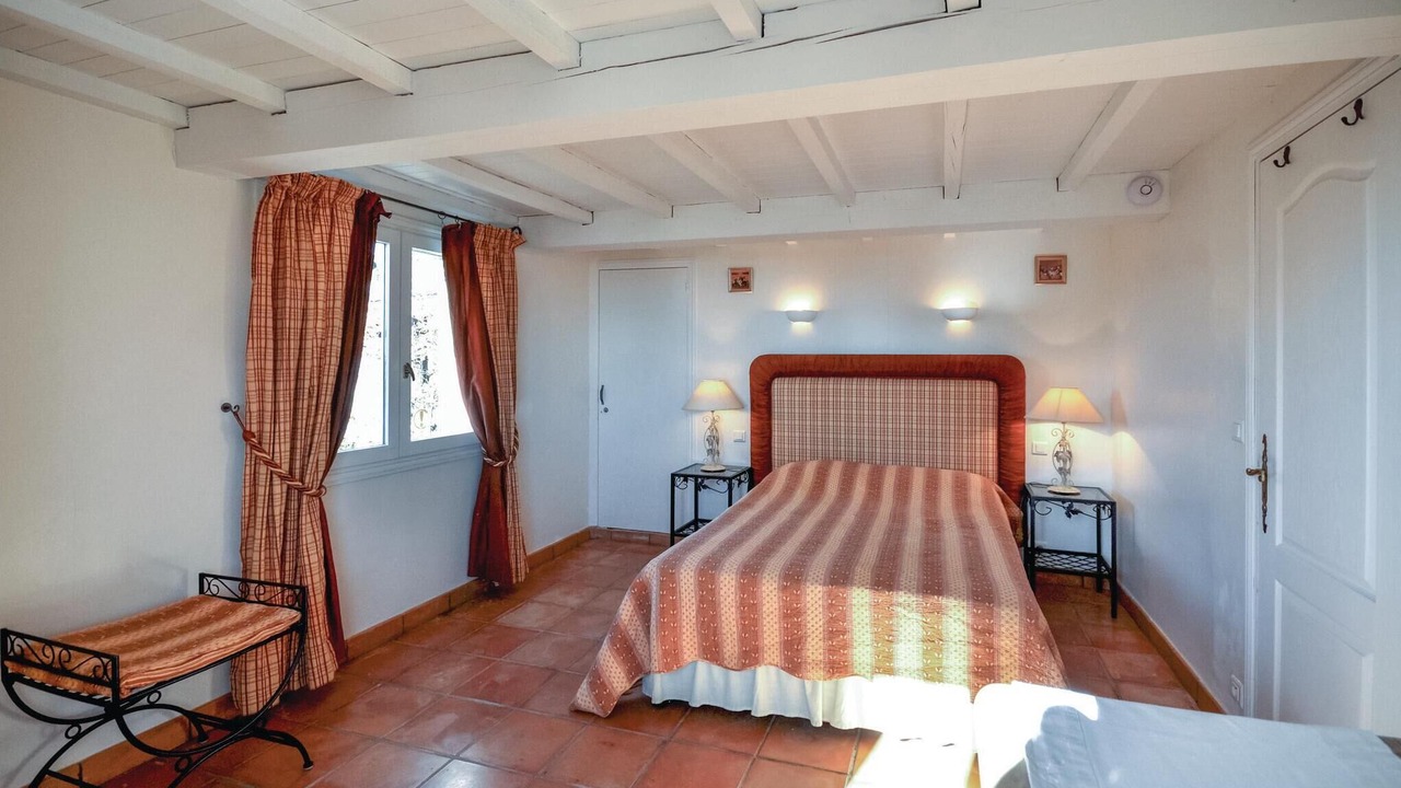 Photo of Others in Cabris