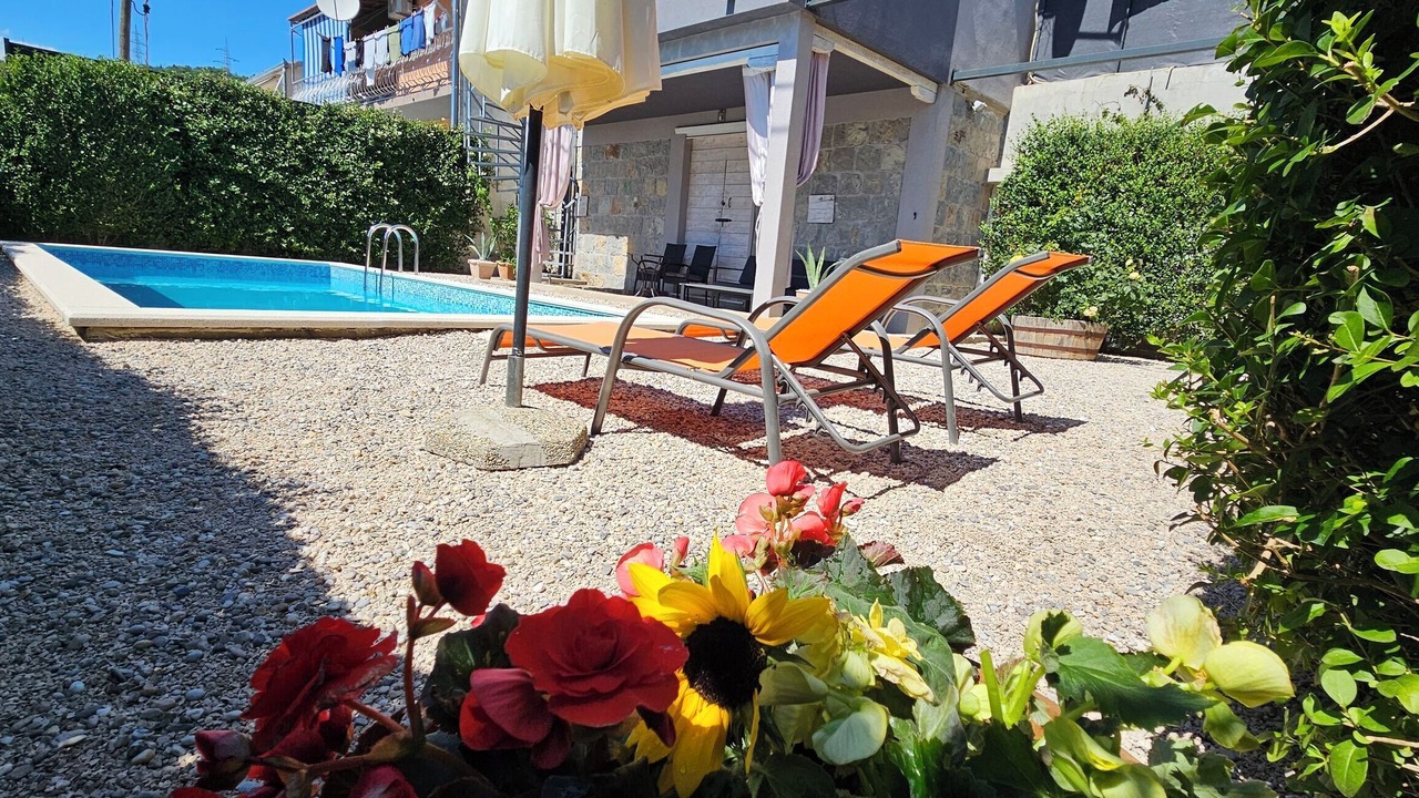 Photo of Outdoor in Srinjine