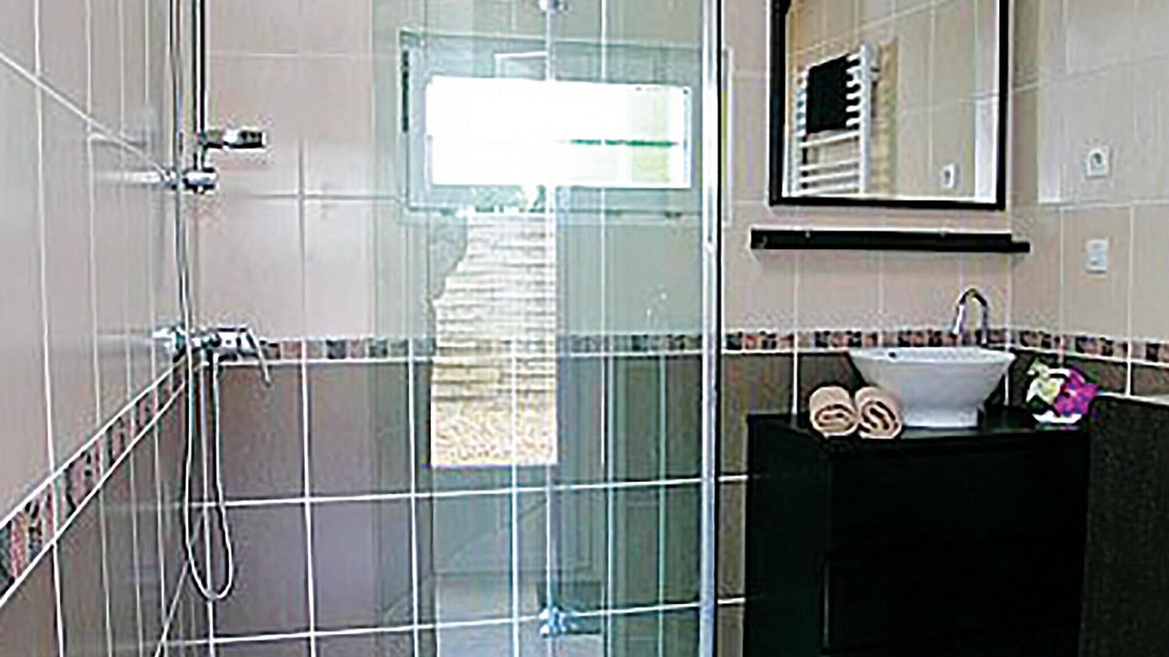 Photo of Bathroom in Saint-Lambert-des-Levees