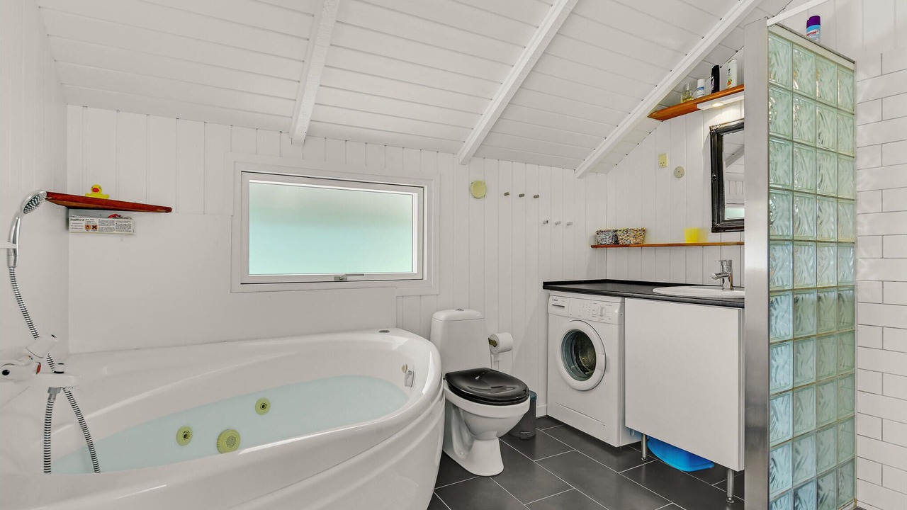 Photo of Bathroom in Mommark Strand