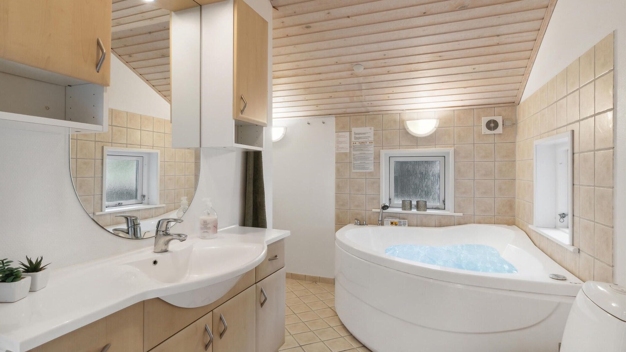 Photo of Bathroom in Aalbaek