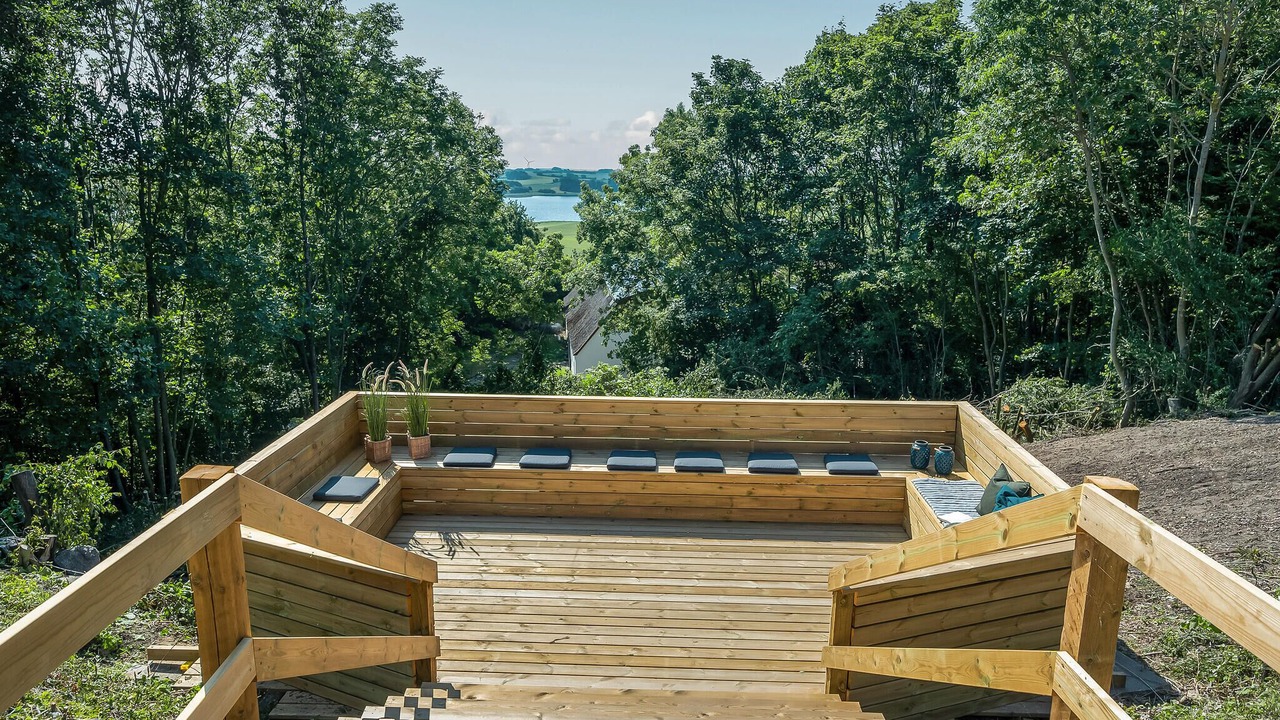 Photo of Others in Helsned