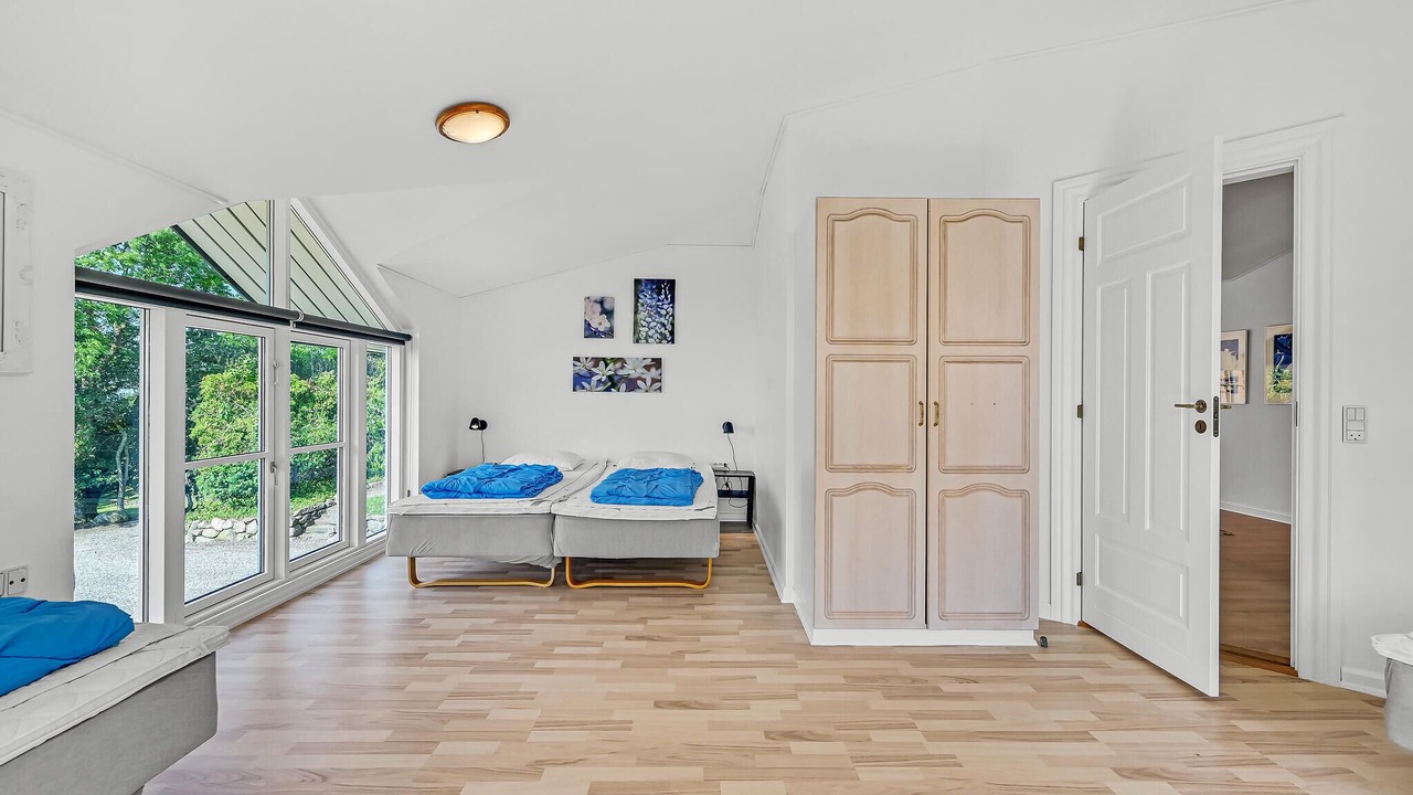 Photo of Others in Helsned