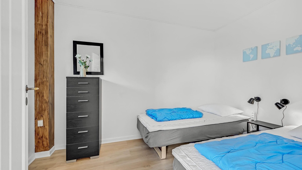 Photo of Others in Helsned