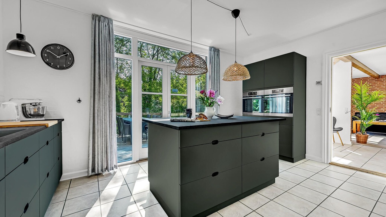 Photo of Others in Helsned