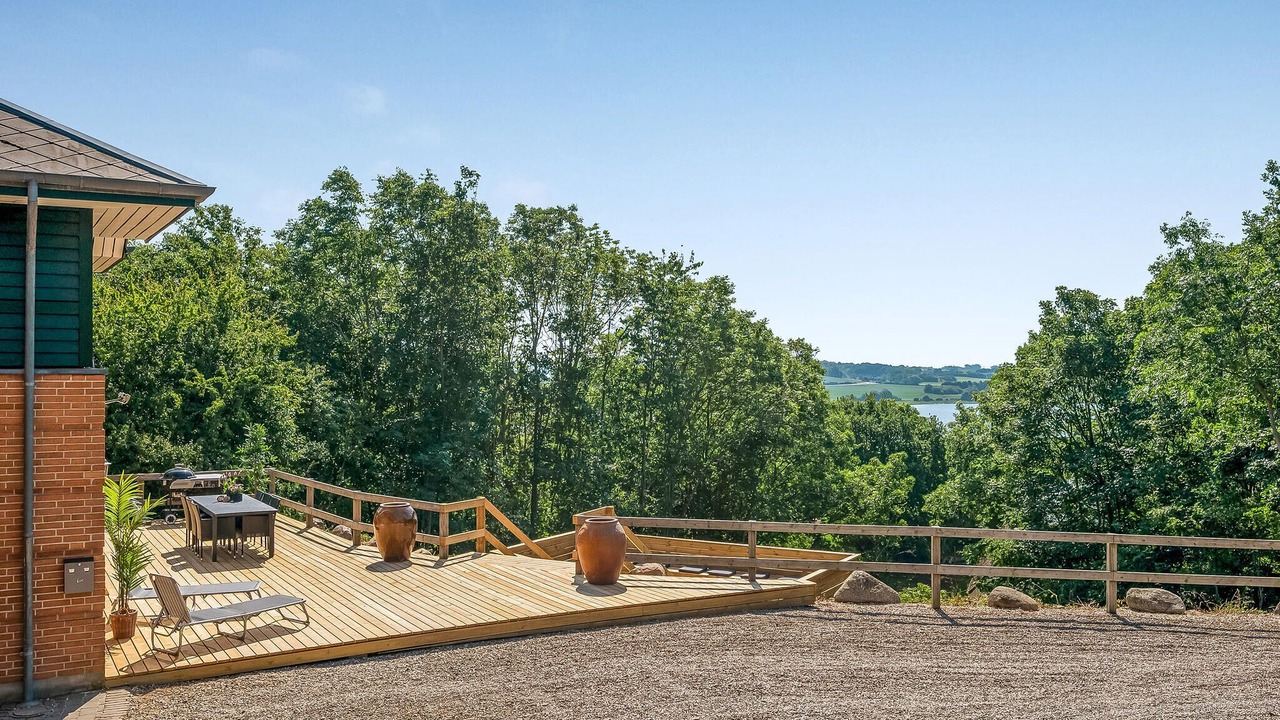 Photo of Others in Helsned