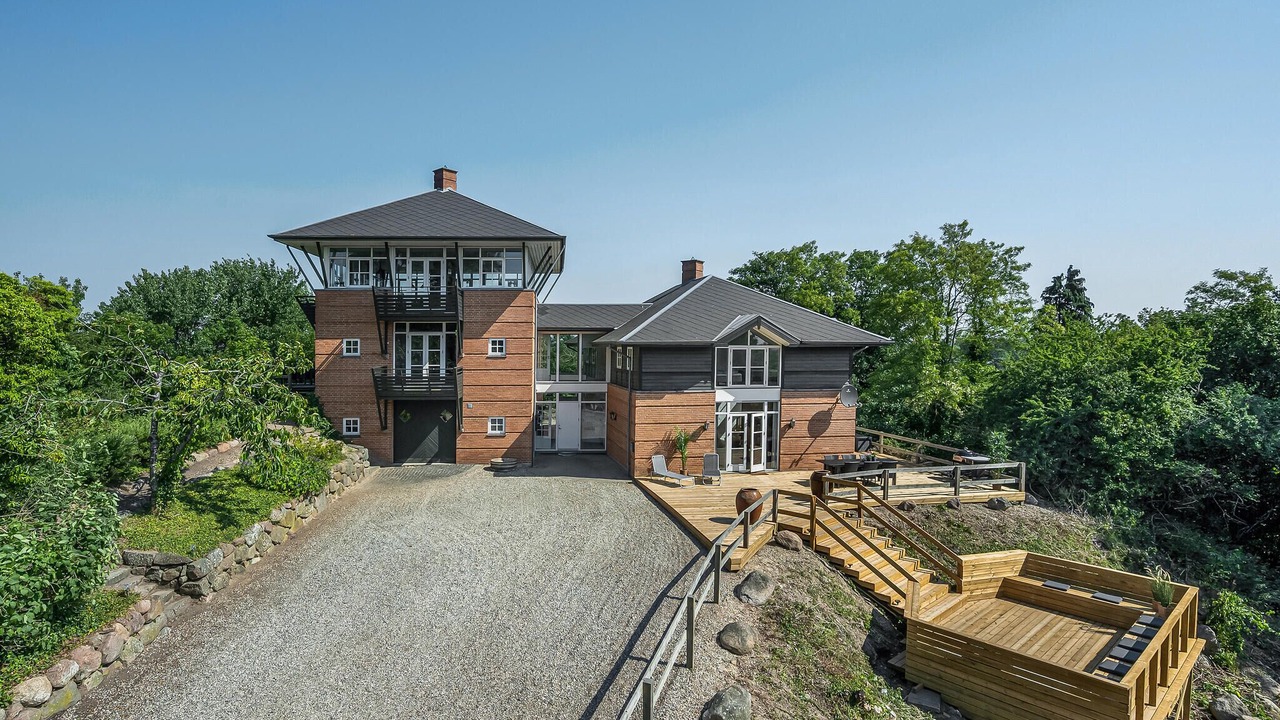 Photo of Others in Helsned